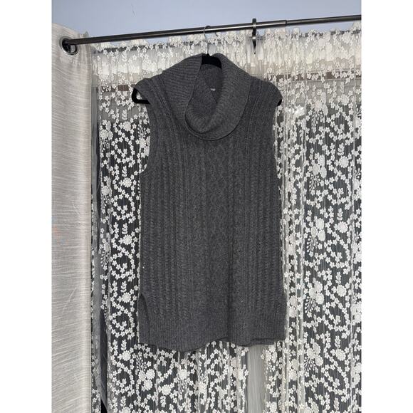 Neiman Marcus Cashmere Sleeveless Turtleneck Sweater Size Medium - Picture 1 of 4